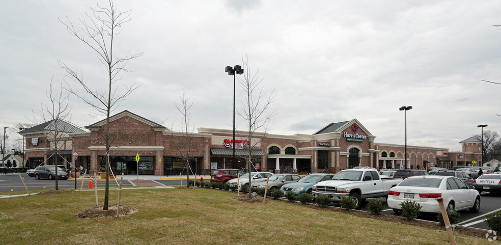 More Photos Of 7550 Granby St, Norfolk Supermarket For Lease