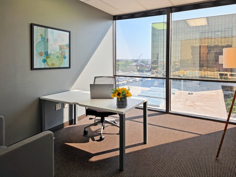 More Photos Of 1341 W Mockingbird Ln, Dallas Coworking Space