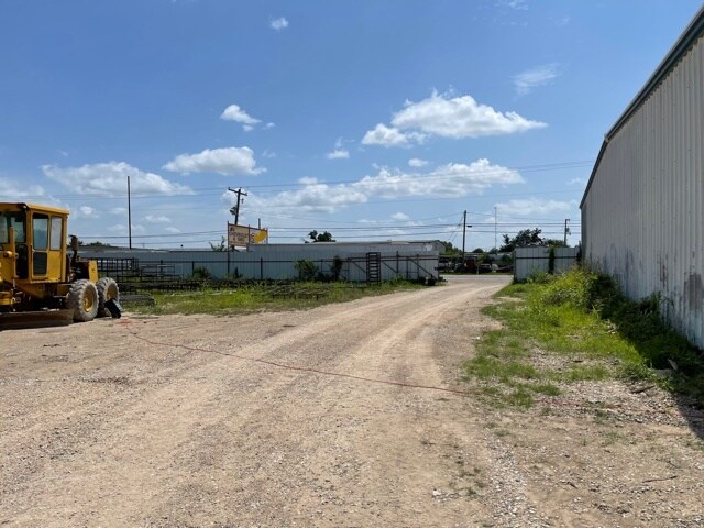 More Photos Of 7321 E Kennedale Pky, Kennedale Industrial For Lease