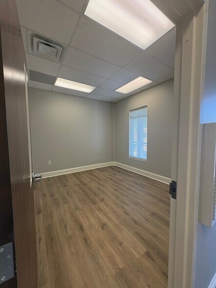 More Photos Of 101 E Market St, Smithfield Office For Lease