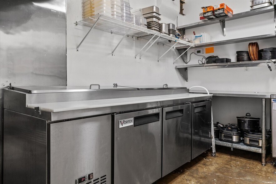 More Photos Of 451 S Thompson Ave, Excelsior Springs Bar For Sale