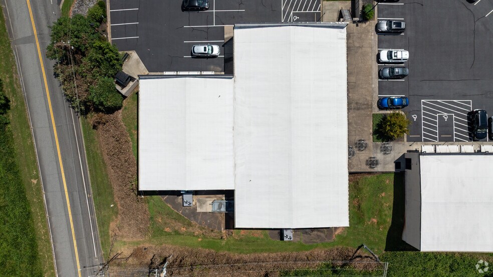 More Photos Of 930-940 SW 70 Hwy, Hickory Storefront For Lease