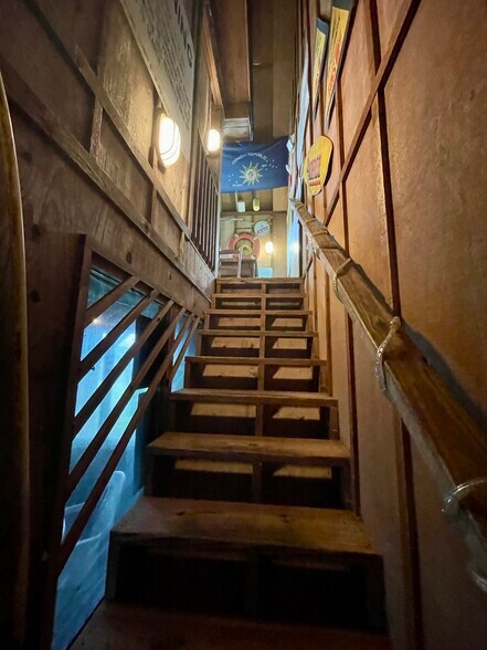 More Photos Of 25202 Island Pines Dr, Waves Restaurant For Sale