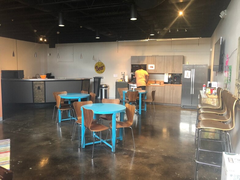 More Photos Of 1314 Ellsworth Industrial Blvd NW, Atlanta Office For Lease