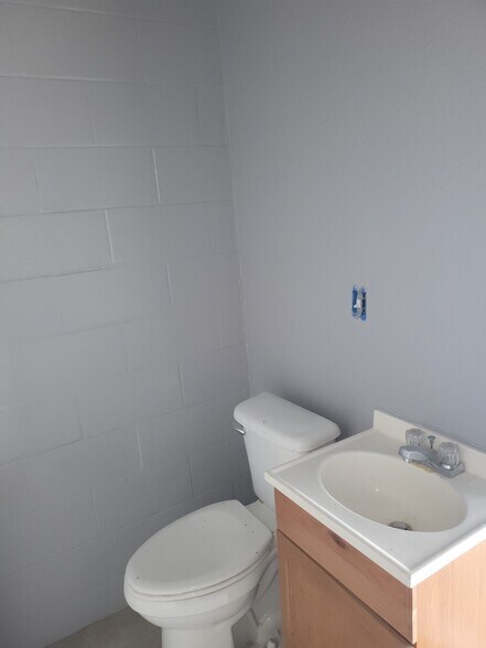 More Photos Of 401 James Ave. Ave, Baytown Storefront For Sale