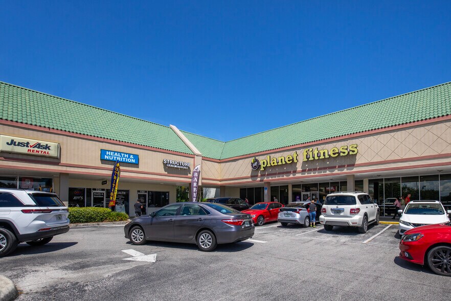 More Photos Of 715 N 14th St, Leesburg General Retail For Lease