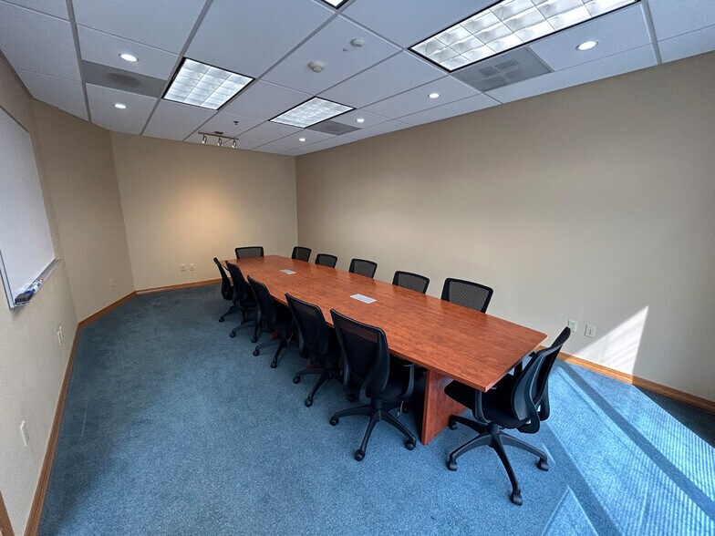 More Photos Of 9800 Harbour Pl, Mukilteo Light Manufacturing For Lease