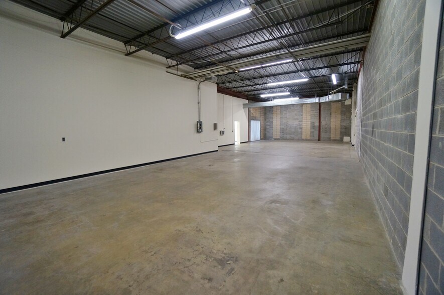 More Photos Of 7205-7207 Lockport Pl, Lorton Warehouse For Lease
