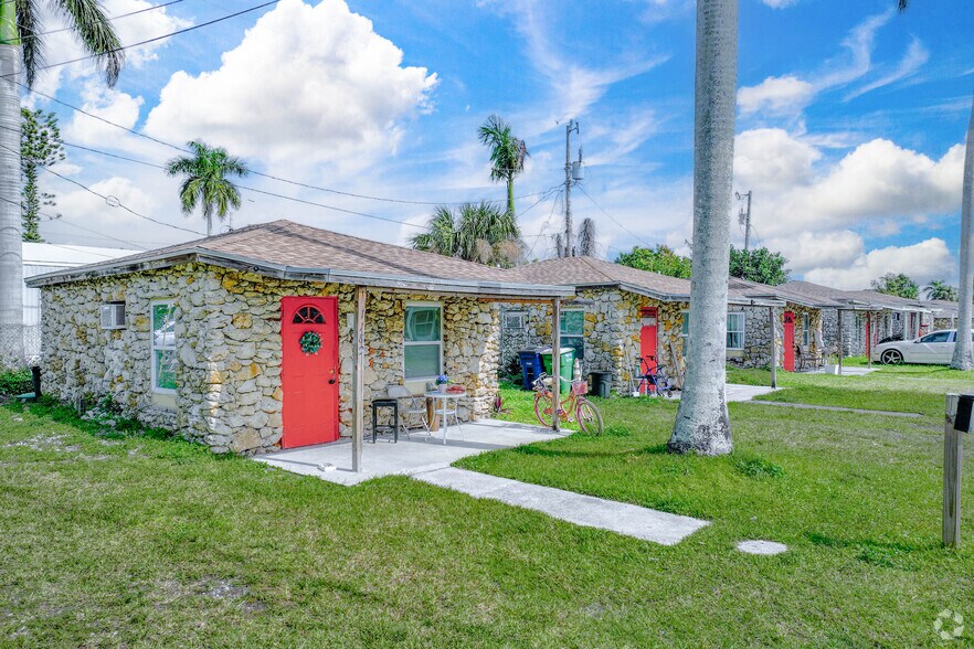 More Photos Of 1189 N Tamiami Trl, North Fort Myers Apartments For Sale