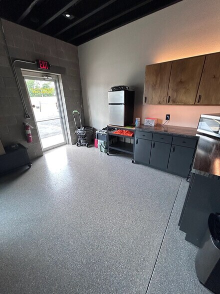 More Photos Of W228S6944 Enterprise Dr, Big Bend Warehouse For Sale