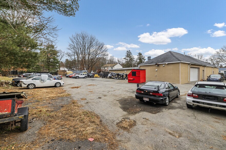 More Photos Of 20 Woodland St, Methuen Auto Repair For Sale