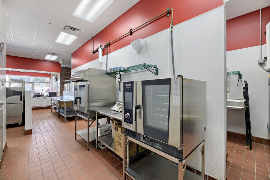 More Photos Of 6200 Leetsdale Dr, Denver Storefront For Lease