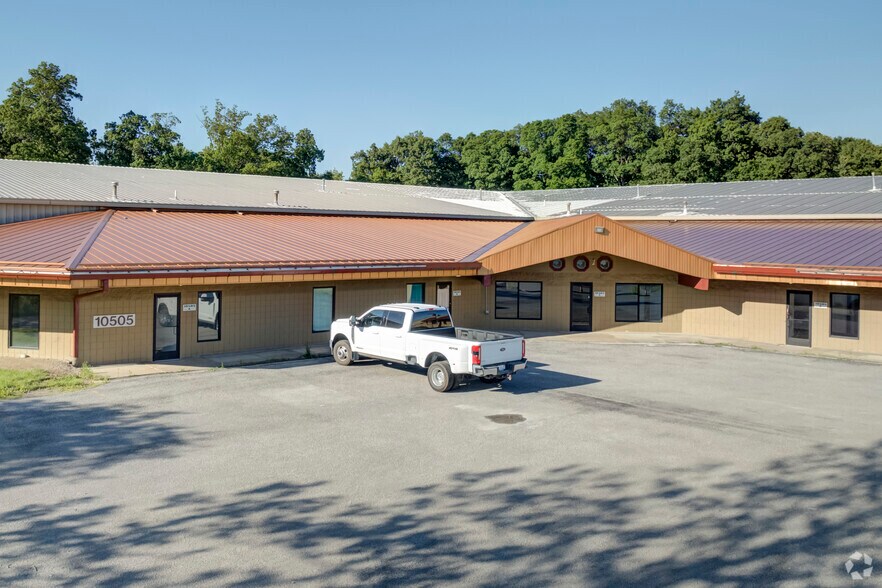 More Photos Of 10505 Plaza Dr, Whitmore Lake Manufacturing For Lease