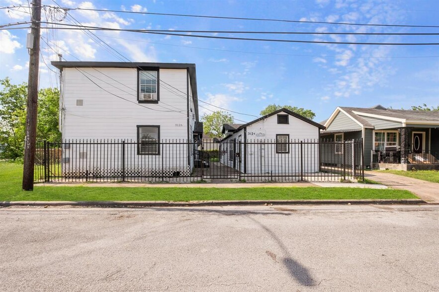 Primary Photo Of 3124-3126 Webster St, Houston Apartments For Sale