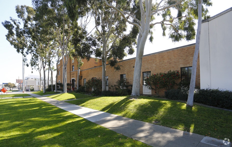 More Photos Of 8758-8764 Venice Blvd, Los Angeles Office For Lease