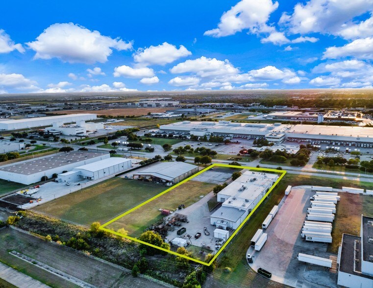 More Photos Of 7601 Will Rogers Blvd, Fort Worth Distribution For Lease