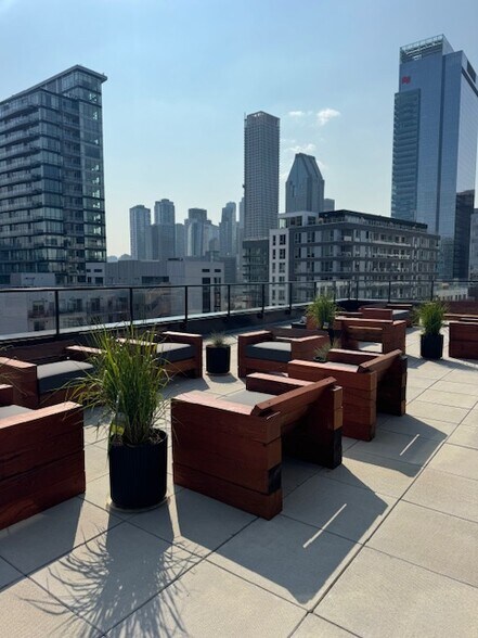 More Photos Of 160 Rue King, Montréal Office For Lease