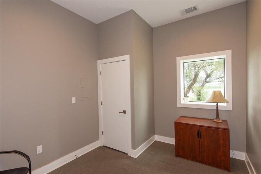 More Photos Of 275 Frog Pond Ln, Dripping Springs Office For Lease