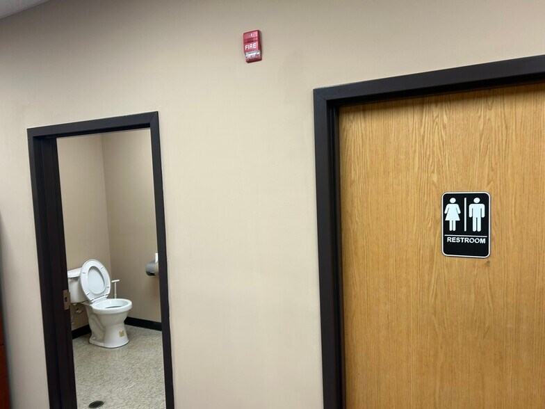 More Photos Of 303 6th Ave, Saint Albans Drugstore For Lease