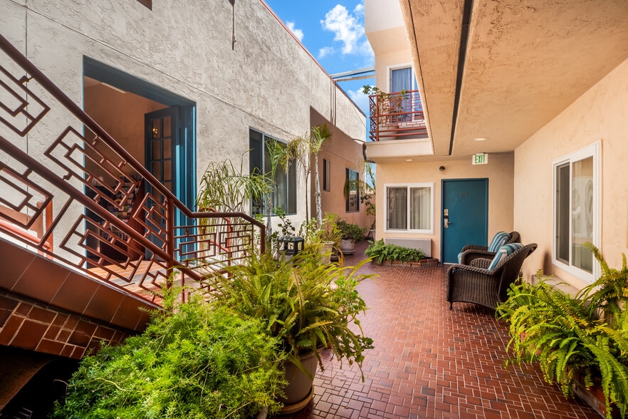 More Photos Of 409 Crescent Ave, Avalon Hotel For Sale