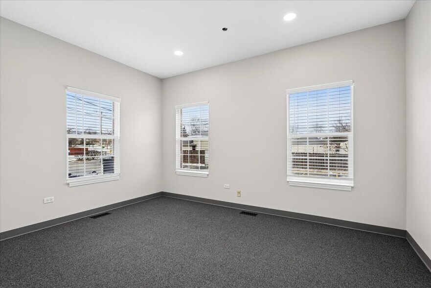 More Photos Of 27W130 Roosevelt Rd, Winfield Office For Lease