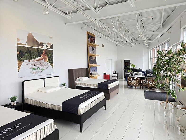 More Photos Of 2700-2760 Boul Daniel-Johnson, Laval Warehouse For Lease
