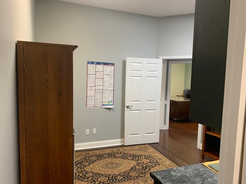 More Photos Of 1825 Lockeway Dr, Alpharetta Office For Sale