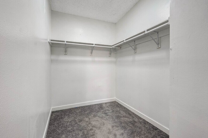 More Photos Of 18547 Saticoy St, Reseda Apartments For Sale