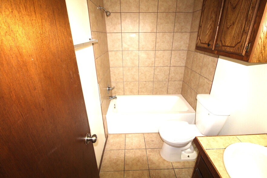 More Photos Of 1311 Glen Oaks Ct, Norman Apartments For Sale