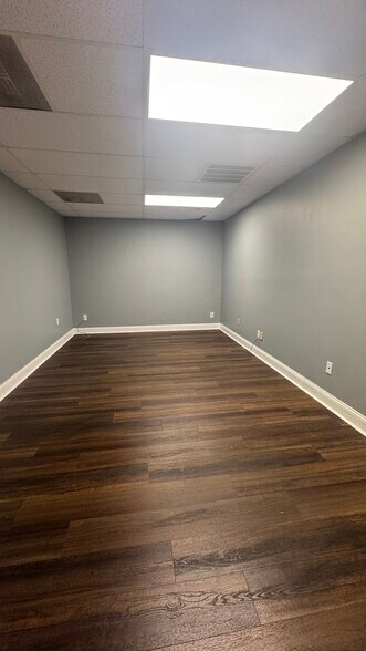 More Photos Of 1684 N Belcher Rd, Clearwater Flex For Lease