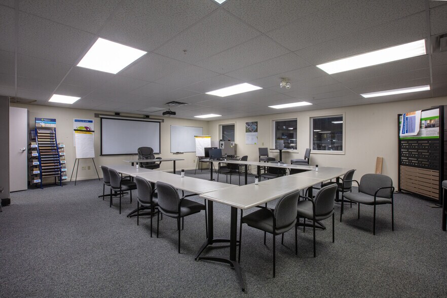 More Photos Of 8 Morin St, Biddeford Warehouse For Sale