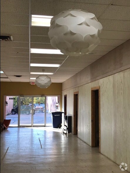 More Photos Of 1215 Sam Houston Ave, Huntsville Storefront Retail Office For Lease