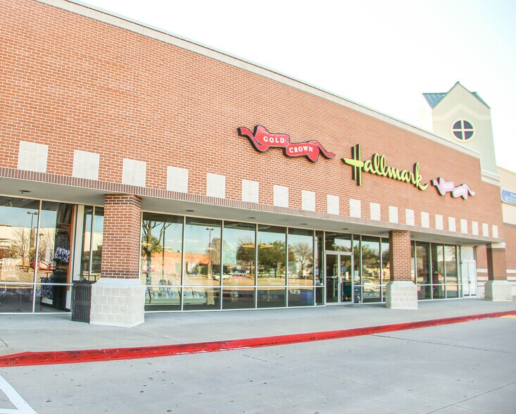 More Photos Of 1100-1118 W Arbrook Blvd, Arlington Unknown For Lease