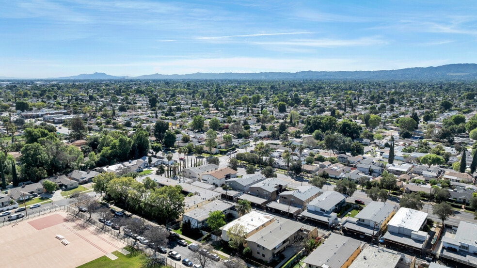 More Photos Of 17926 Schoenborn St, Northridge Apartments For Sale