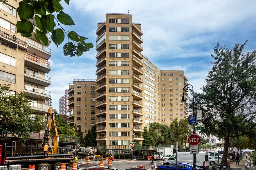 More Photos Of 200 East End Ave, New York Apartments For Sale