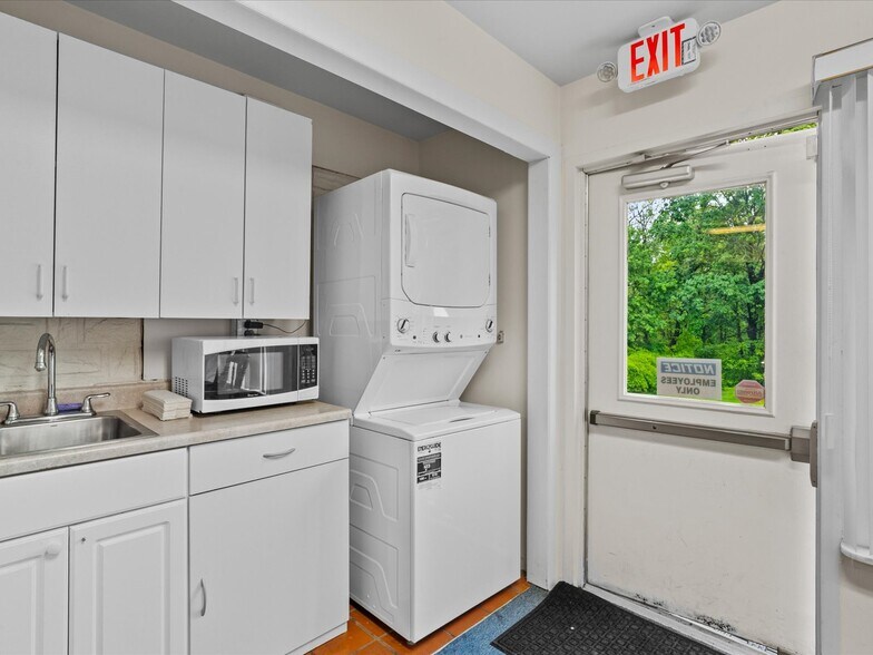 More Photos Of 1830 Route 209, Brodheadsville Office For Sale