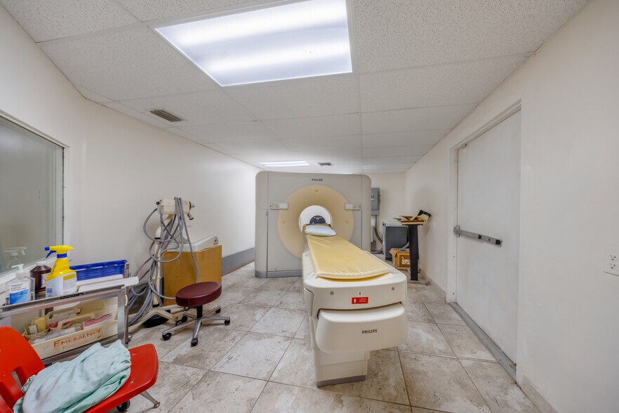 More Photos Of 9765 SW 184th St, Miami Office For Sale