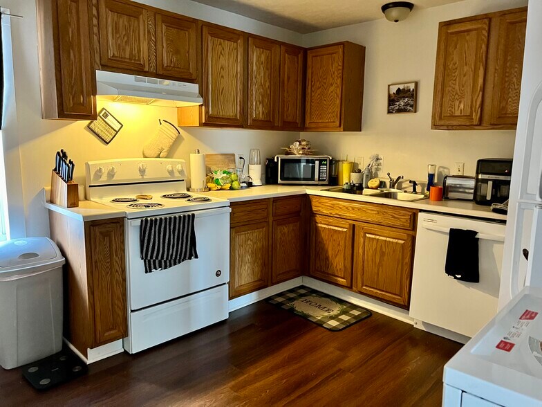 More Photos Of 308 Low St, Bloomington Apartments For Sale