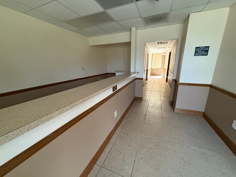 More Photos Of 13904 Lakeshore Blvd, Hudson Office For Sale