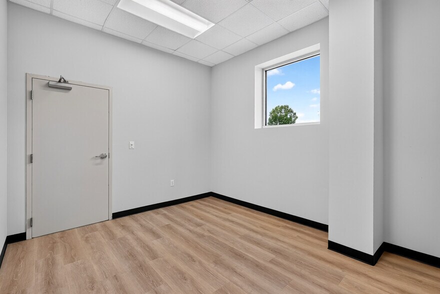 More Photos Of 121 Osage dr, Greenville Warehouse For Sale