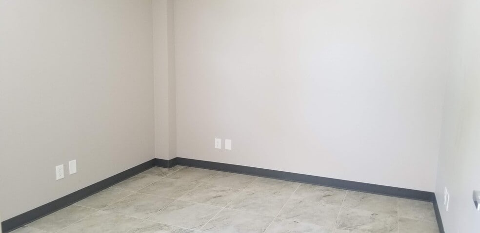 More Photos Of 1681-1687 Benchmark Ave, Fort Myers Warehouse For Lease