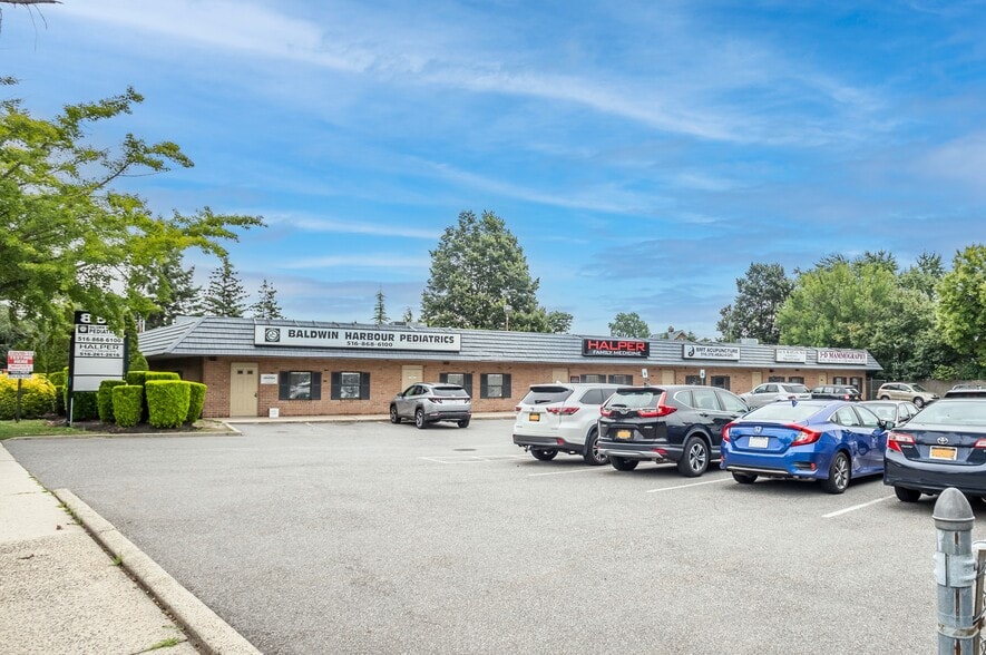 Primary Photo Of 860 Atlantic Ave, Baldwin Medical For Sale