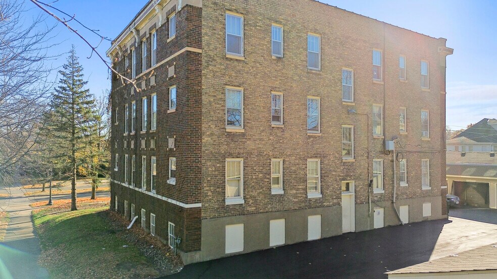 More Photos Of 195 Lexington Pky N, Saint Paul Apartments For Sale