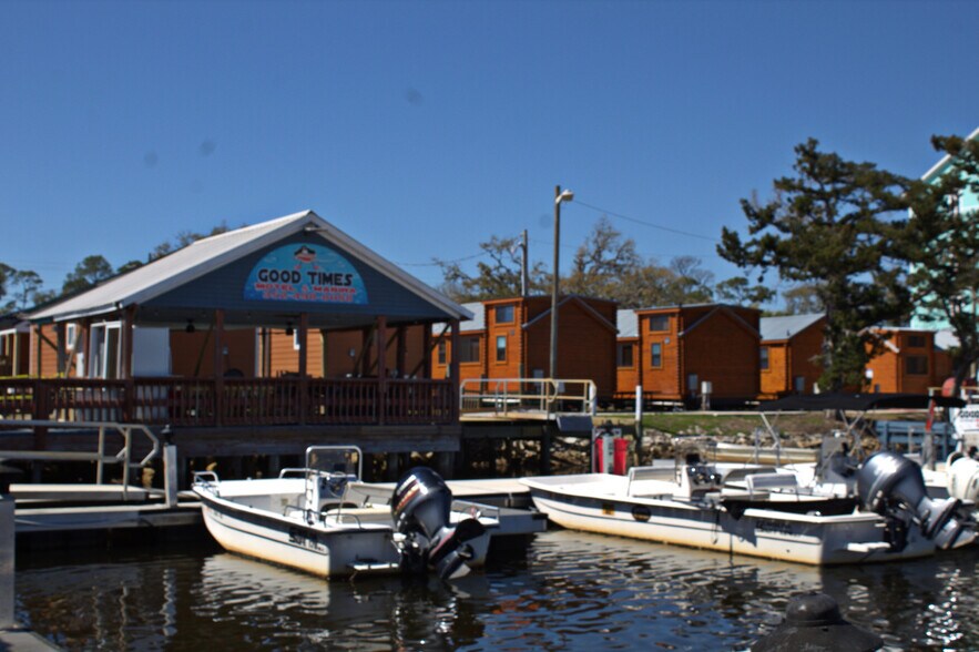 More Photos Of 7022 SW 358 Hwy, Steinhatchee Marina For Sale