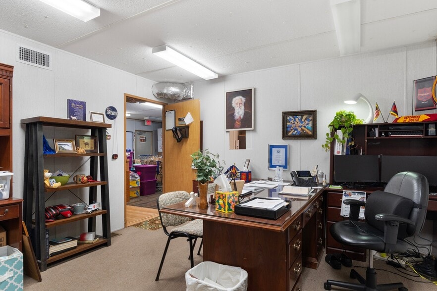More Photos Of 15464 Cortez Blvd, Brooksville Unknown For Lease