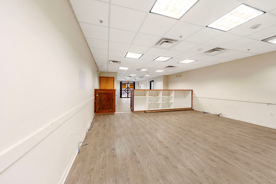 More Photos Of 910 SUMMIT Ave, Union City Office Residential For Sale