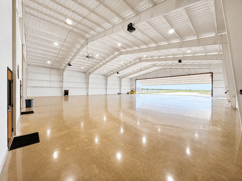 More Photos Of 2408 Airport Rd, Gainesville Airplane Hangar For Sale