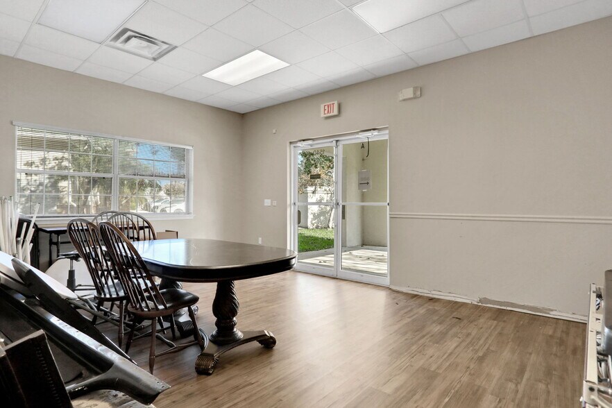 More Photos Of 1540 Business Center Dr, Orange Park Office For Lease