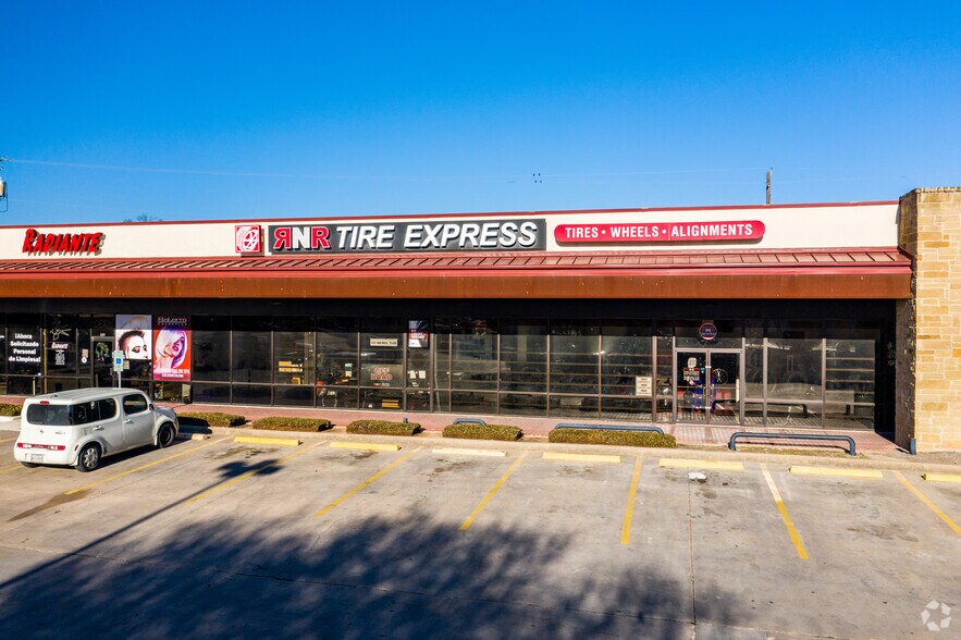 More Photos Of 8120 Research Blvd, Austin Unknown For Lease