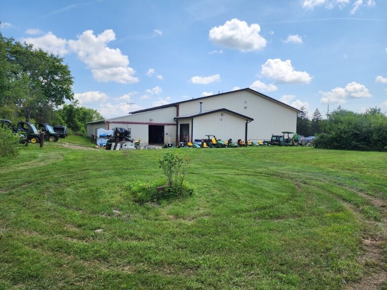 More Photos Of 11204 Royalton Rd, North Royalton Showroom For Lease